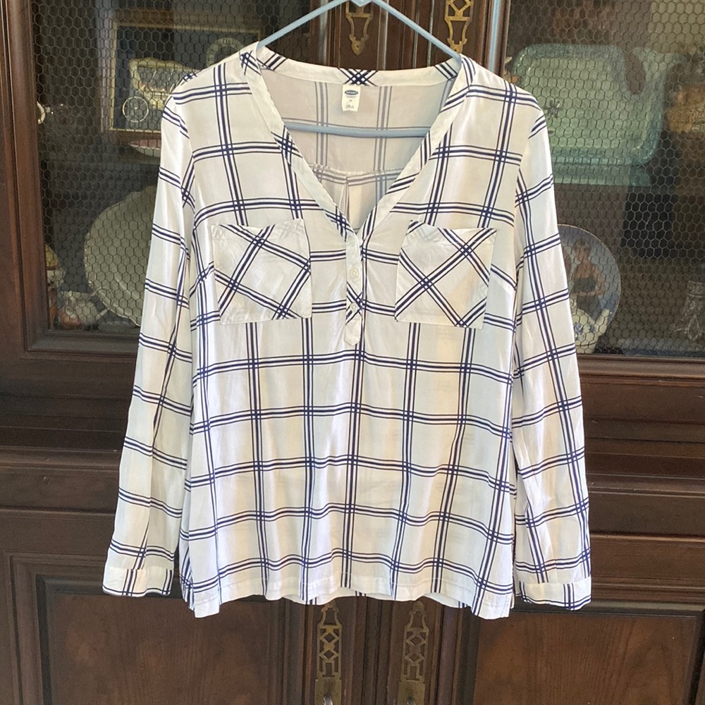 Womens Old Navy size M top white with navy stripes
